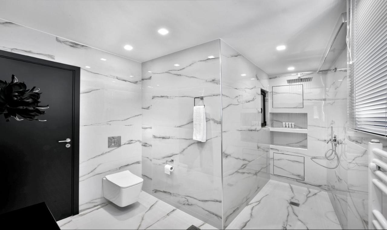 Ater Albus By K&K Aparthotel Атина Екстериор снимка