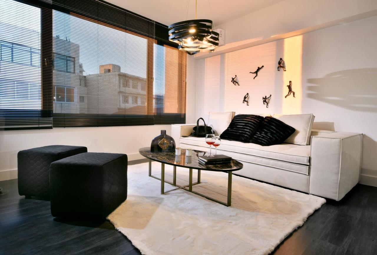 Ater Albus By K&K Aparthotel Атина Екстериор снимка