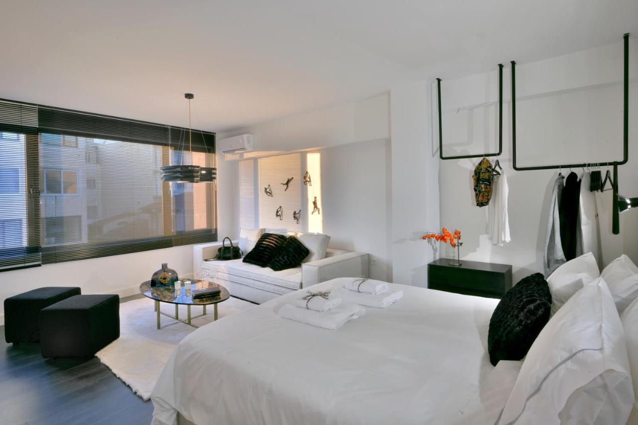 Ater Albus By K&K Aparthotel Атина Екстериор снимка