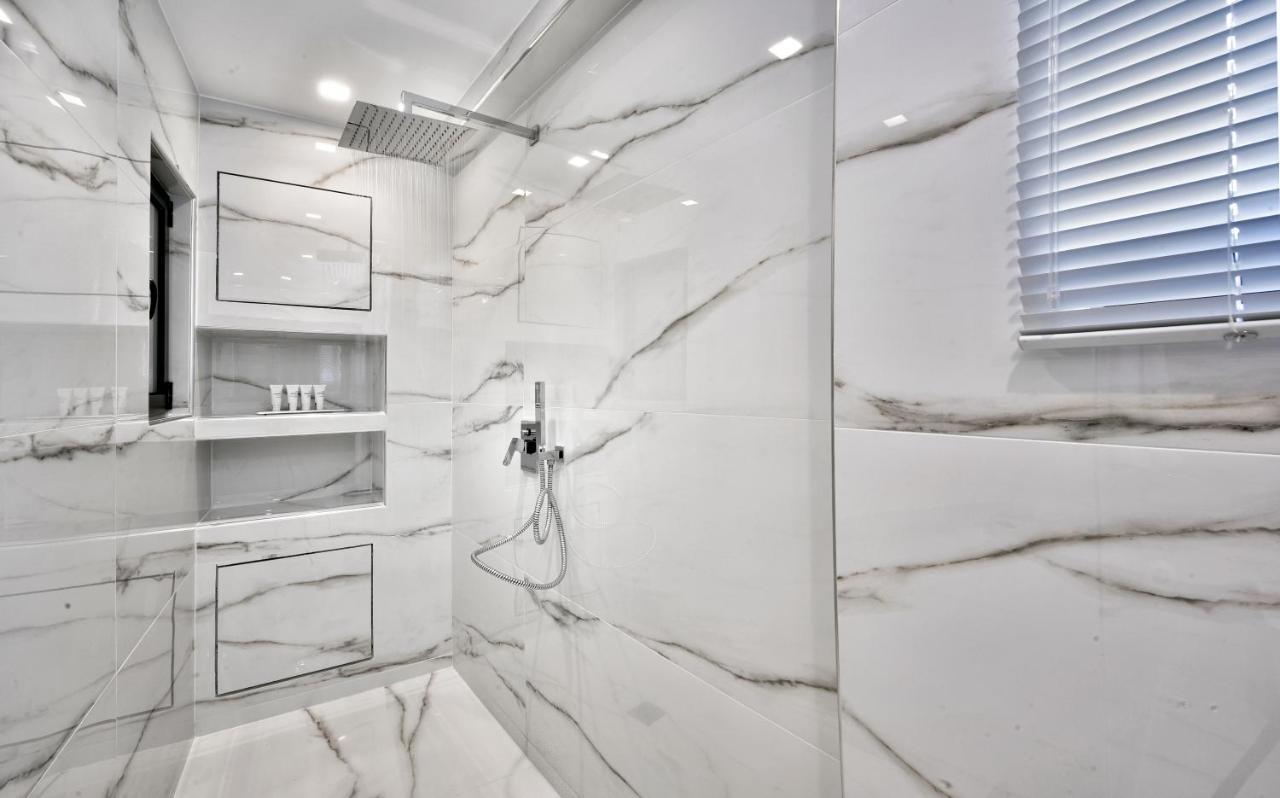 Ater Albus By K&K Aparthotel Атина Екстериор снимка